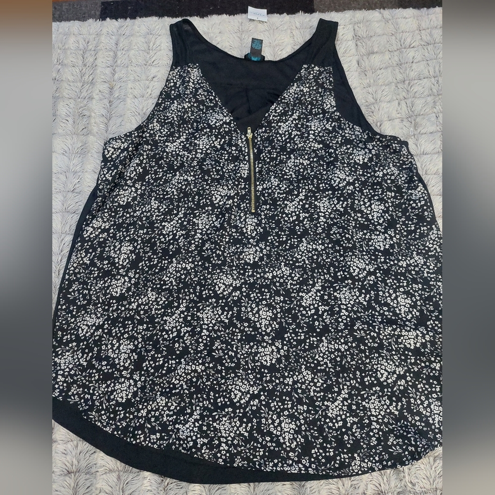 NWT Rue21 ditsy‎ floral tank 3x